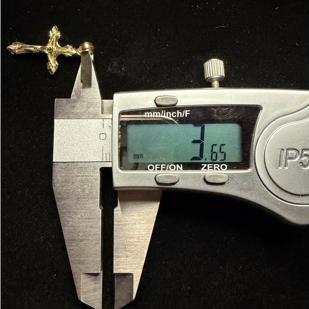 Solid 10k Italian Yellow Gold Jesus On The Cross Pendant 1.1" Tall 0.6" Wide - Picture 8 of 8